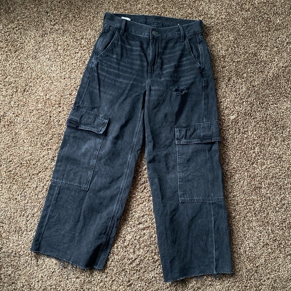 American Eagle Cropped Cargo Pants - Picture 1 of 7